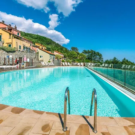 In With Outdoor Swimming Pool Semesterbostad *