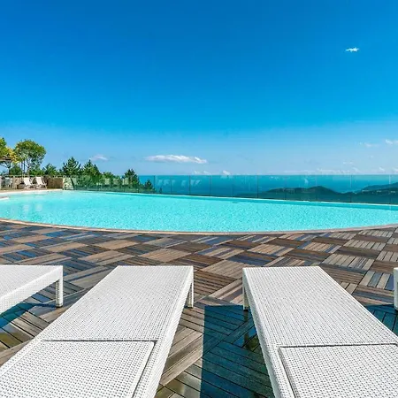 Сasa de vacaciones In With Outdoor Swimming Pool *